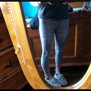 Under Armour leggings size small! Great condition